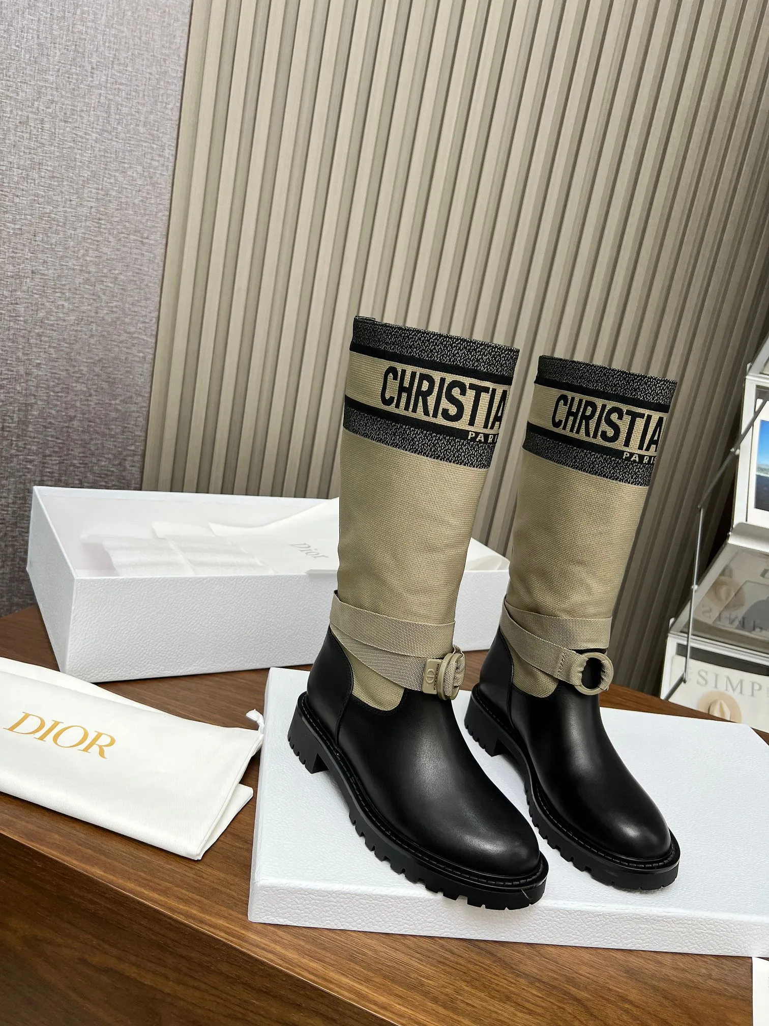 👟👟Ex-factory price 600💯💯Women's shoes, women's clothing, women's shoes, women's clothing, 2024ss highest version Dior Dior autumn and winter boots, retro work boots, slip-on, imported calfskin uppers spliced with the latest imported technology, electric embroidery surface, versatile and slim feet yyds. The shape is three-dimensional and full, full of handsomeness, the upper foot is comfortable, the design style is very novel, perfect details, cool Trendy 💯Trendy outsole Inner lining: Cow lining Outsole: 1:1 molded outsole Heel height: 3.0cm Size: 35-41 (41 customized)
